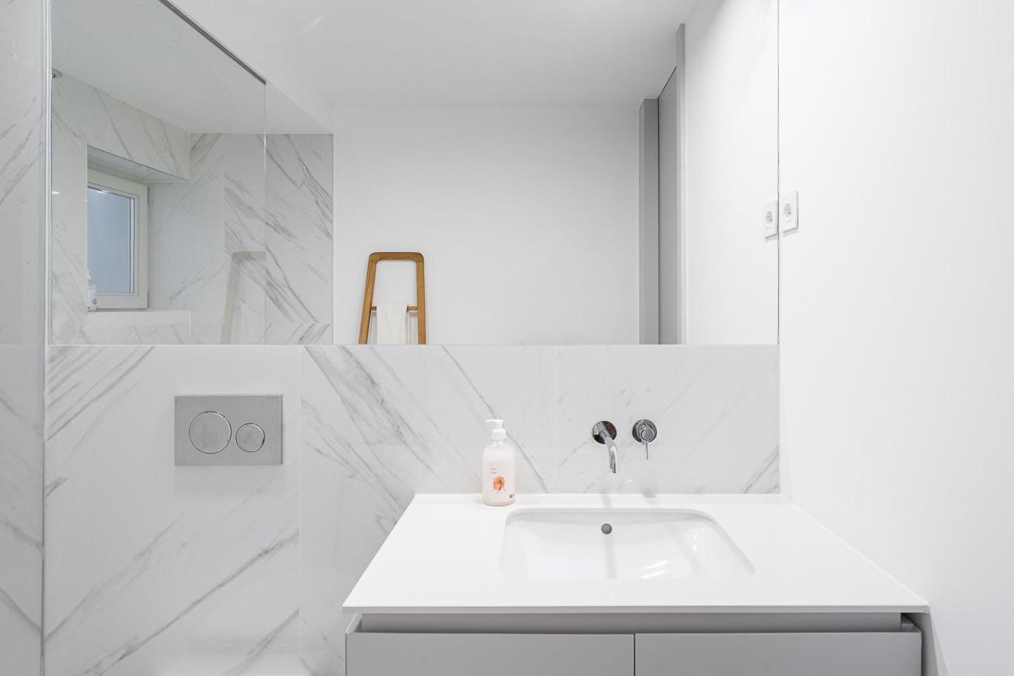 Guestready - Downtown Refuge With Private Parking Apartment Porto Luaran gambar