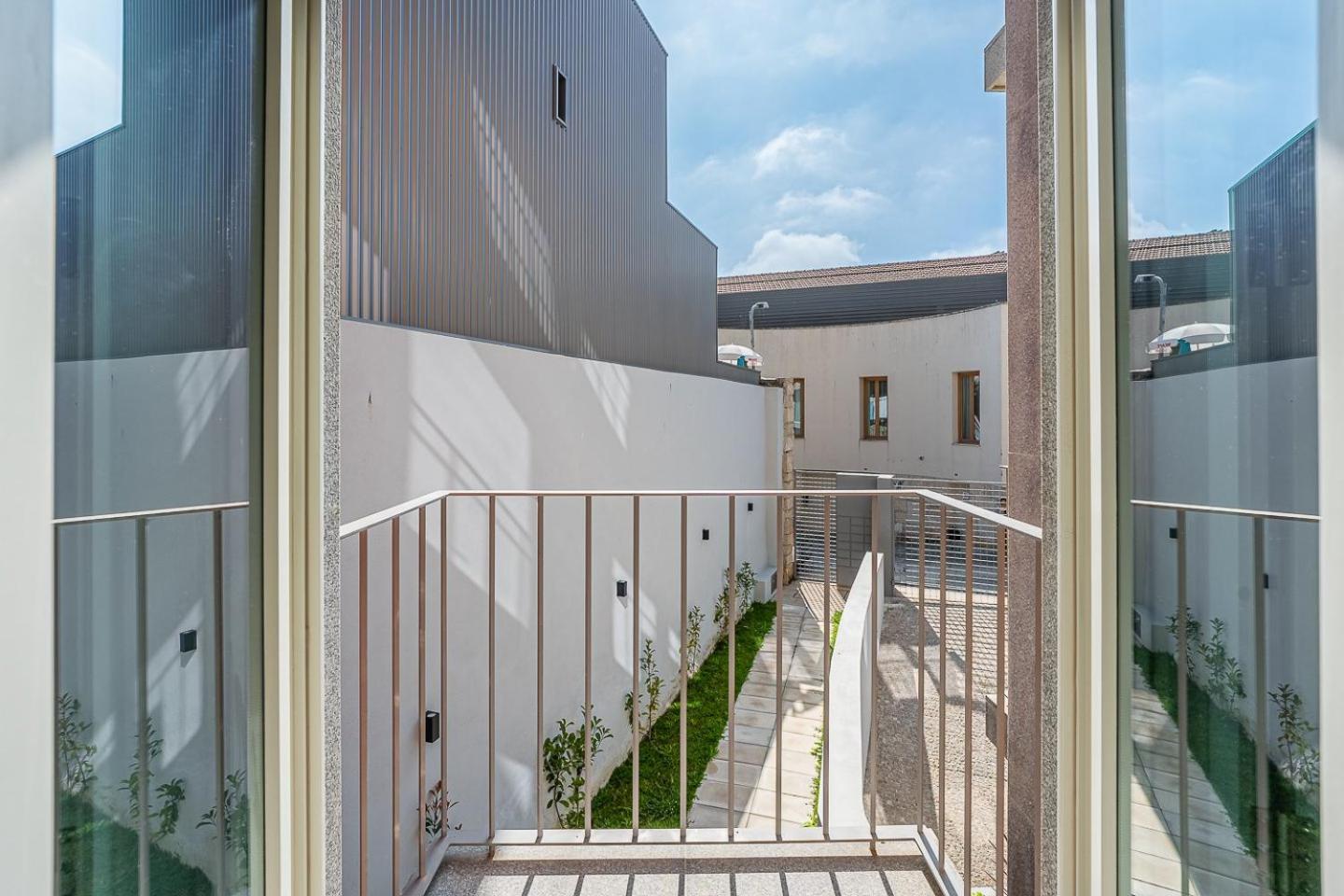 Guestready - Downtown Refuge With Private Parking Apartment Porto Luaran gambar